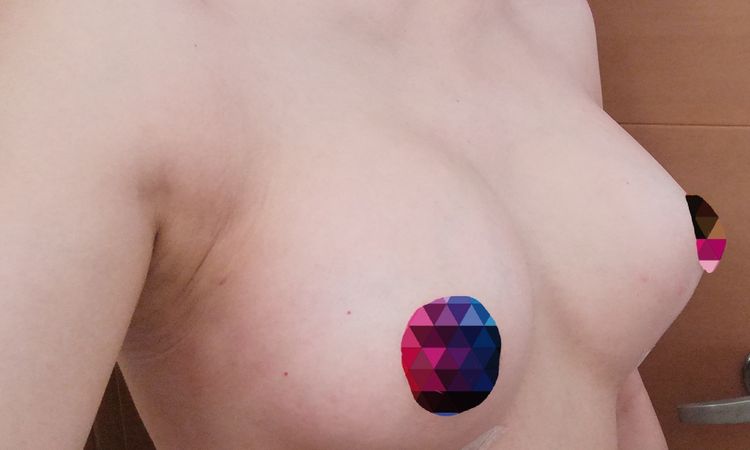 93300