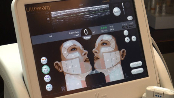 Durante el tratamiento, el médico usa imágenes por ultrasonido 