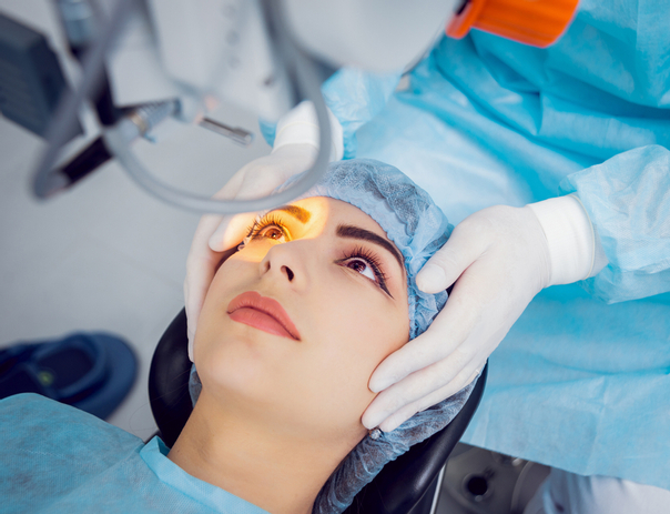 ¿Cómo se realiza la cirugía láser de ojos?