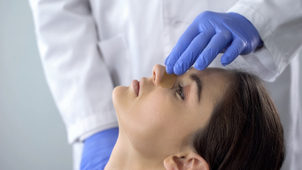 ¿Cuándo se necesita una rinoplastia secundaria?