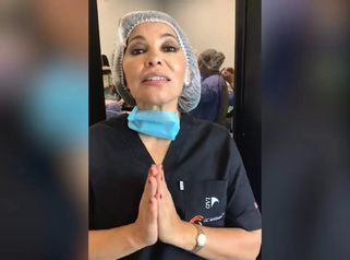 La doctora Mayen platica sobre la cirugía de aumento de senos con implantes mamarios